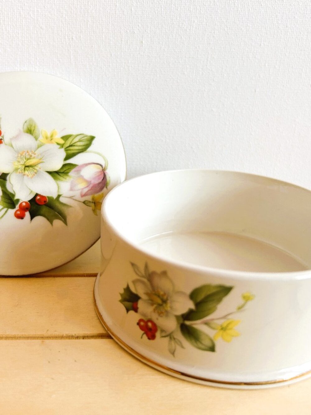 Sadler Vintage Christmas Rose Fine Bone China Trinket Box